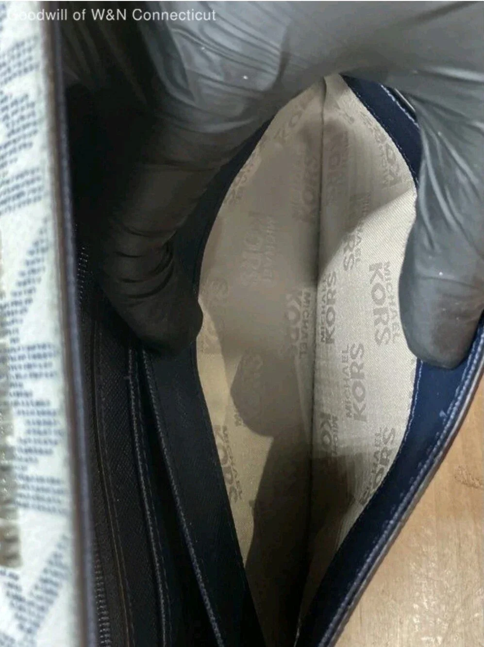 Michael Kors White/Gray Signature Continental Wallet